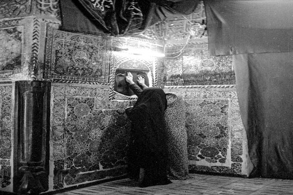 تصاویری از زیارت قدمگاه امام رضا (ع) در دهه ۴٠ هجری خورشیدی