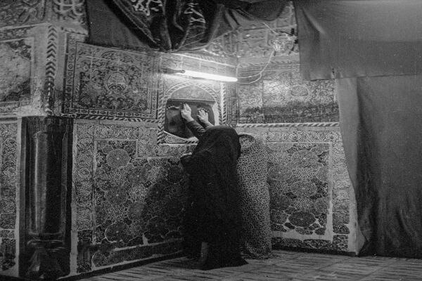 تصاویری از زیارت قدمگاه امام رضا (ع) در دهه ۴٠ هجری خورشیدی