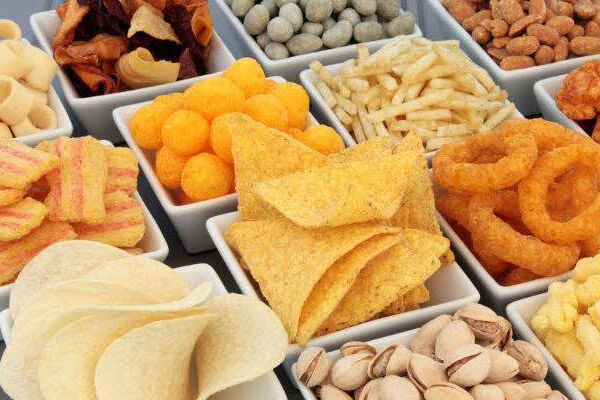 ۲ کارگاه تولیدی غیرمجاز پفک در مشهد مهر و موم شد