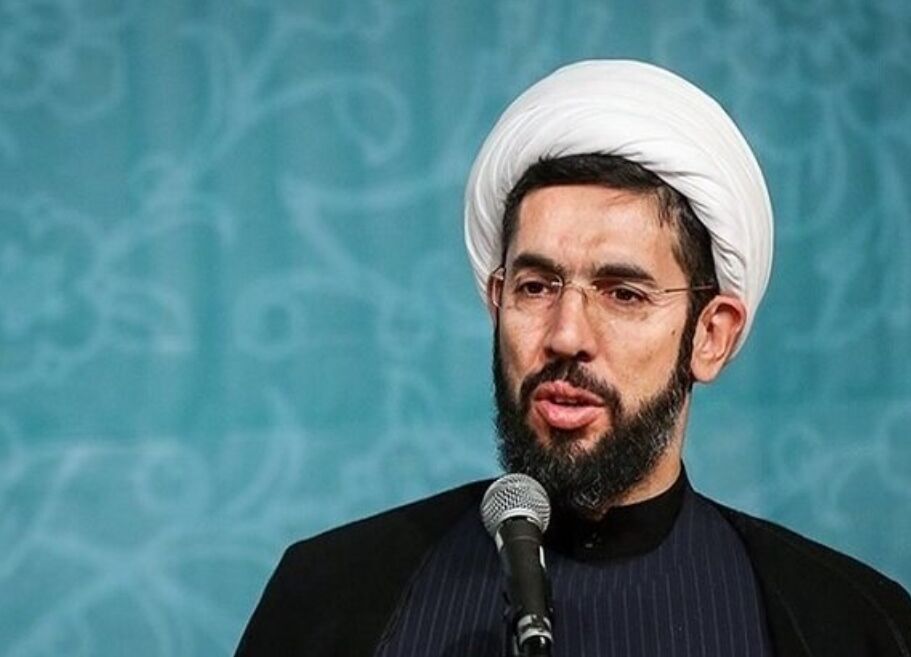 خود را باید برای امتحان بزرگی که مقدمه ورود به عرصه مدیریت عالم است، آماده کنیم