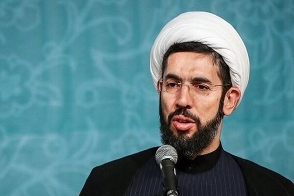 خود را باید برای امتحان بزرگی که مقدمه ورود به عرصه مدیریت عالم است، آماده کنیم