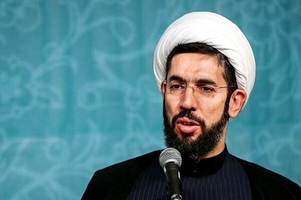 خود را باید برای امتحان بزرگی که مقدمه ورود به عرصه مدیریت عالم است، آماده کنیم