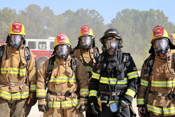 ۱میلیون و ۲۰۰ تا ۵۰۰هزار تومان به حقوق آتش‌نشانان مشهدی اضافه شد