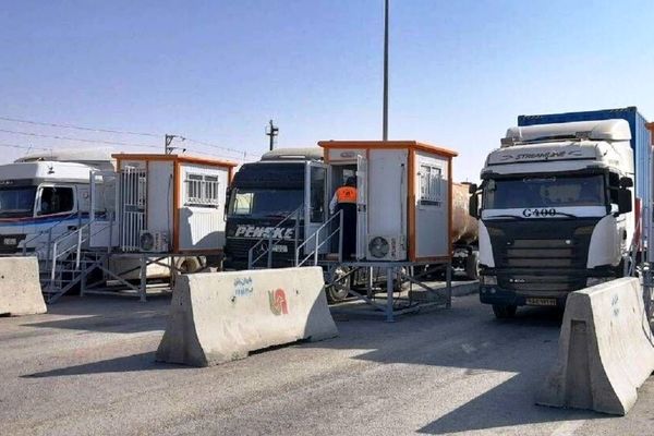 طفره رفتن برخی نهادهای محلی از تسهیل تردد تجاری در مرز دوغارون ایران با افغانستان