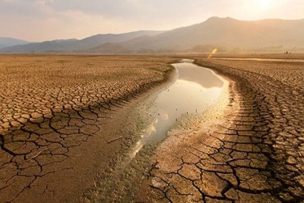 چشم نگران خطه خورشید به آسمان کم‌بارش