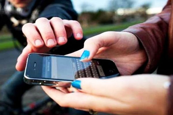 کشف ۶۱ دستگاه تلفن همراه سرقتی در مرز دوغارون از یک تبعه خارجی