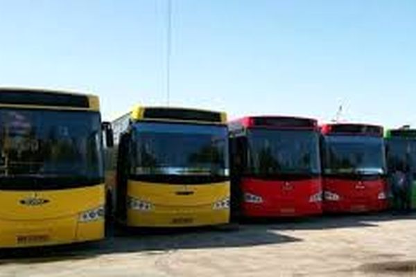اتوبوس‌ها در مشهد مسافران را خارج از ایستگاه هم سوار و پیاده می‌کنند