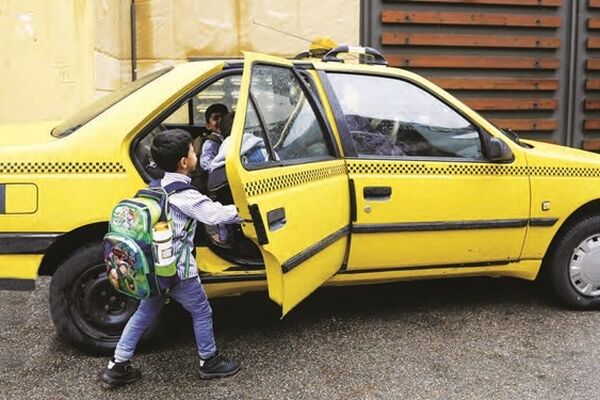 تصادف سرویس مدرسه در مشهد منجر به فوت یک دانش‌آموز شد