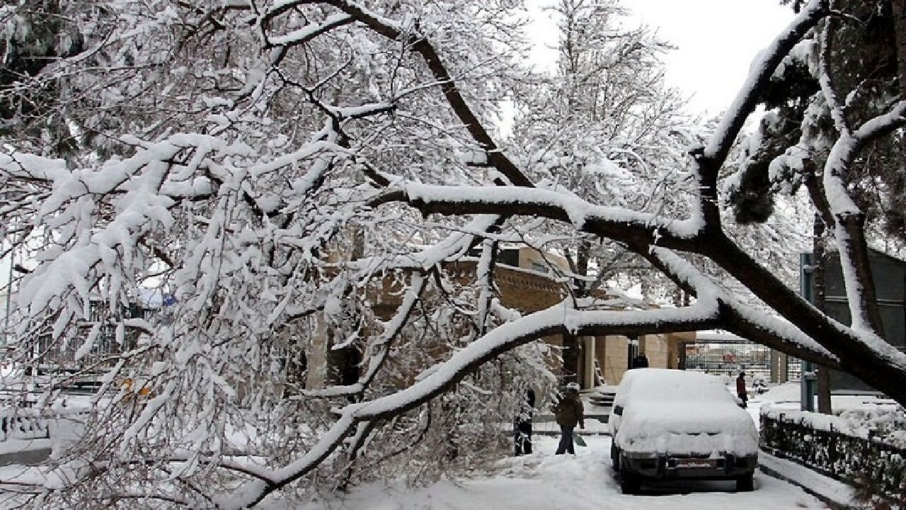 برف و باران در جاده‌های خراسان رضوی شدت گرفت