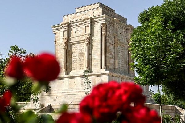 میزبانی آرامگاه فردوسی از ۱۵۰ هزار مسافر نوروزی
