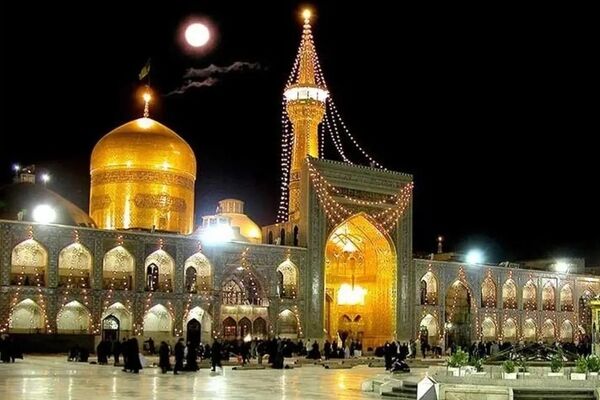 فیلم درگیری عجیب دو هیئت عزاداری در حرم امام رضا! / با چوب به جان هم افتادند