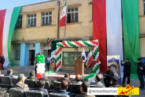 معلمان پرورش دهنده سکان داران فردای جامعه هستند