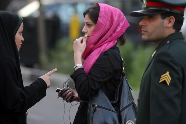 قانون عفاف و حجاب، جنگ ایرانی و افغانی راه می اندازد/ کدام آدم بی عقل یا نفوذی اجازه تذکر اتباع بیگانه به زنان ایرانی را وارد قانون می کند؟