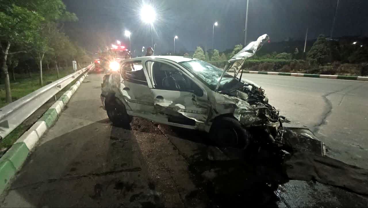 تصادف شدید در بزرگراه امام علی (ع) مشهد | دو جوان راهی بیمارستان شدند + عکس (۲ اردیبهشت ۱۴۰۵)