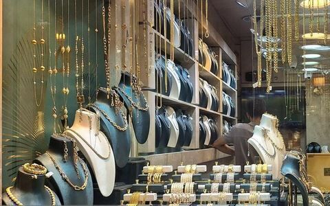طلا در مسیر پیشروی آرام در بازار مشهد