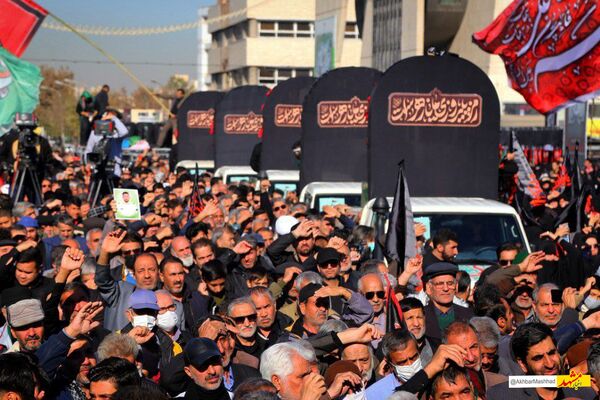  تشییع پیکر مطهر ۱۳ شهید گمنام دوران دفاع مقدس در مشهد