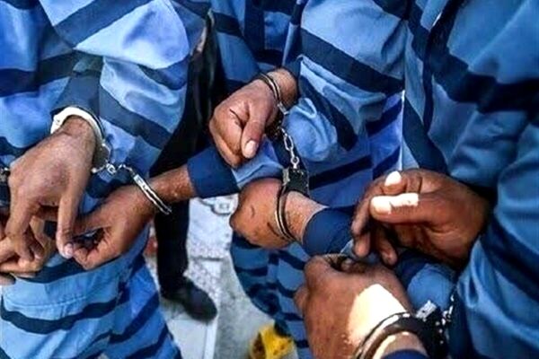 عاملان زورگیری ۱۰ هزار دلاری در مشهد به دام افتادند