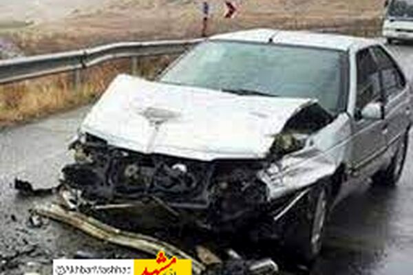برخورد مرگبار پژوپارس با تیر برق با 2 کشته و یک مجروح