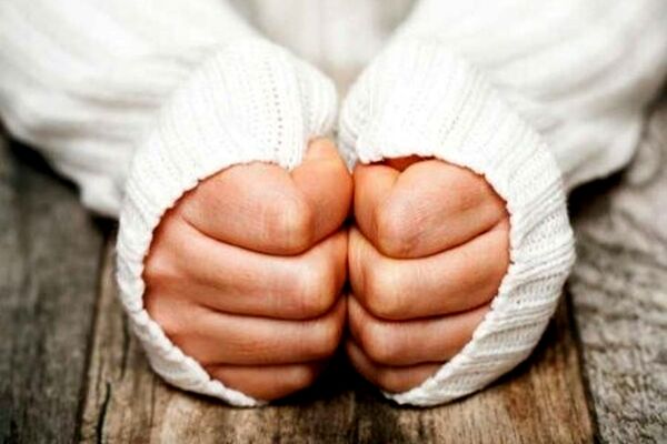 دست‌ و پای سرد نشانه کمبود کدام ویتامین است؟