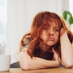 چرا زنان همیشه خسته‌اند؟ بررسی پزشکی دکتر زنان از یک خستگی مزمن