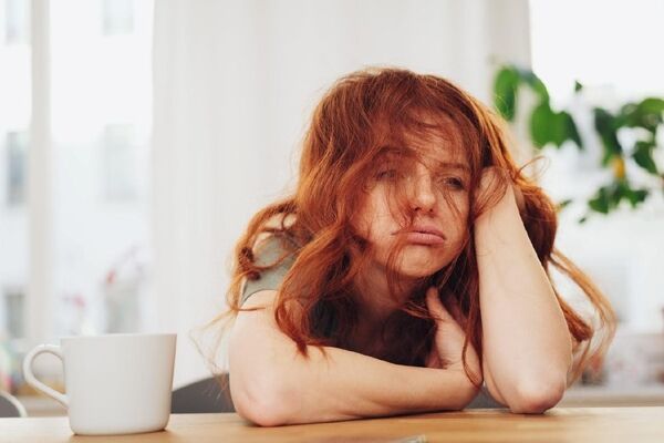 چرا زنان همیشه خسته‌اند؟ بررسی پزشکی دکتر زنان از یک خستگی مزمن