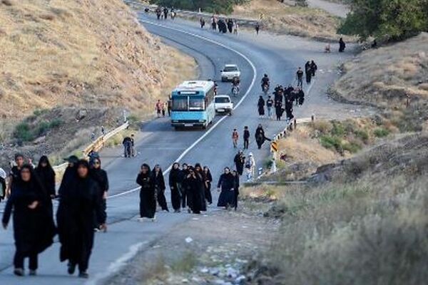 هشدار اورژانس مشهد به رانندگان: مراقب زائران پیاده امام رضا (ع) باشید