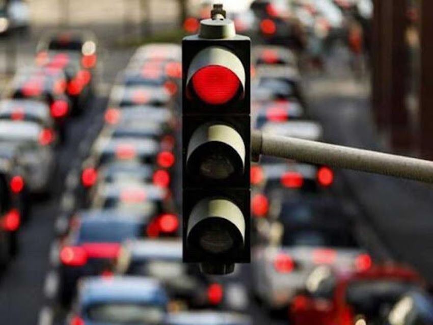 چراغ‌های ترافیکی در ۴۰ تقاطع مشهد دارای اختلال است