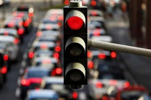 چراغ‌های ترافیکی در ۴۰ تقاطع مشهد دارای اختلال است