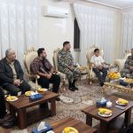 دیدار فرمانده قرارگاه مشترک پدافند هوایی خاتم الانبیا (ص) کشور با خانواده شهدای جنگ تحمیلی ۱۲ روزه 