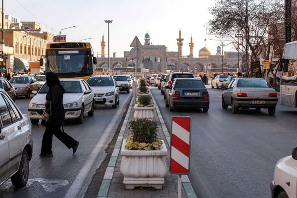 سامان‌دهی تردد خودرو‌ها در معابر منتهی به حرم رضوی در روز عید فطر و اول فروردین ۱۴۰۵