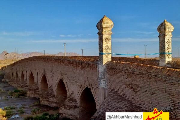 پایان عملیات احیای گلدسته‌های ضلع جنوب شرقی پل تاریخی سالار شهرستان رشتخوار
