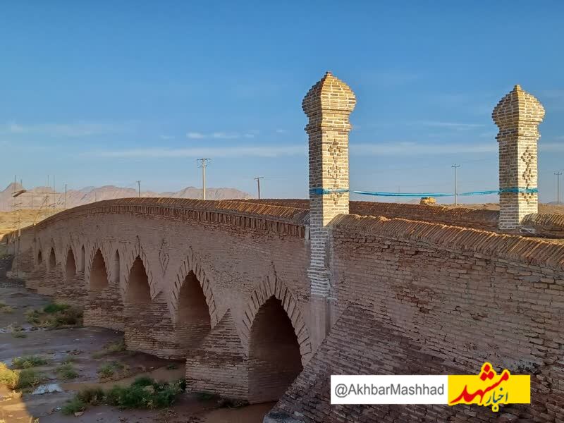 پایان عملیات احیای گلدسته‌های ضلع جنوب شرقی پل تاریخی سالار شهرستان رشتخوار

