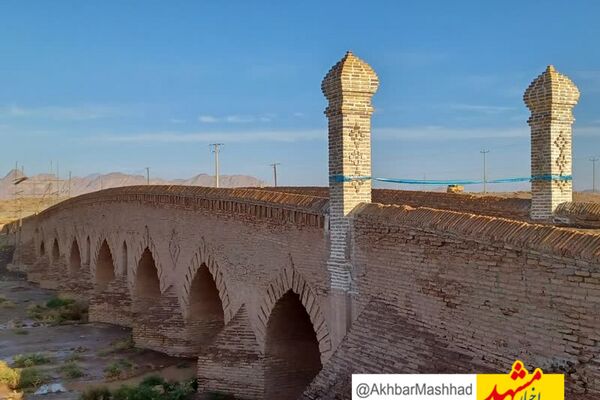 پایان عملیات احیای گلدسته‌های ضلع جنوب شرقی پل تاریخی سالار شهرستان رشتخوار
