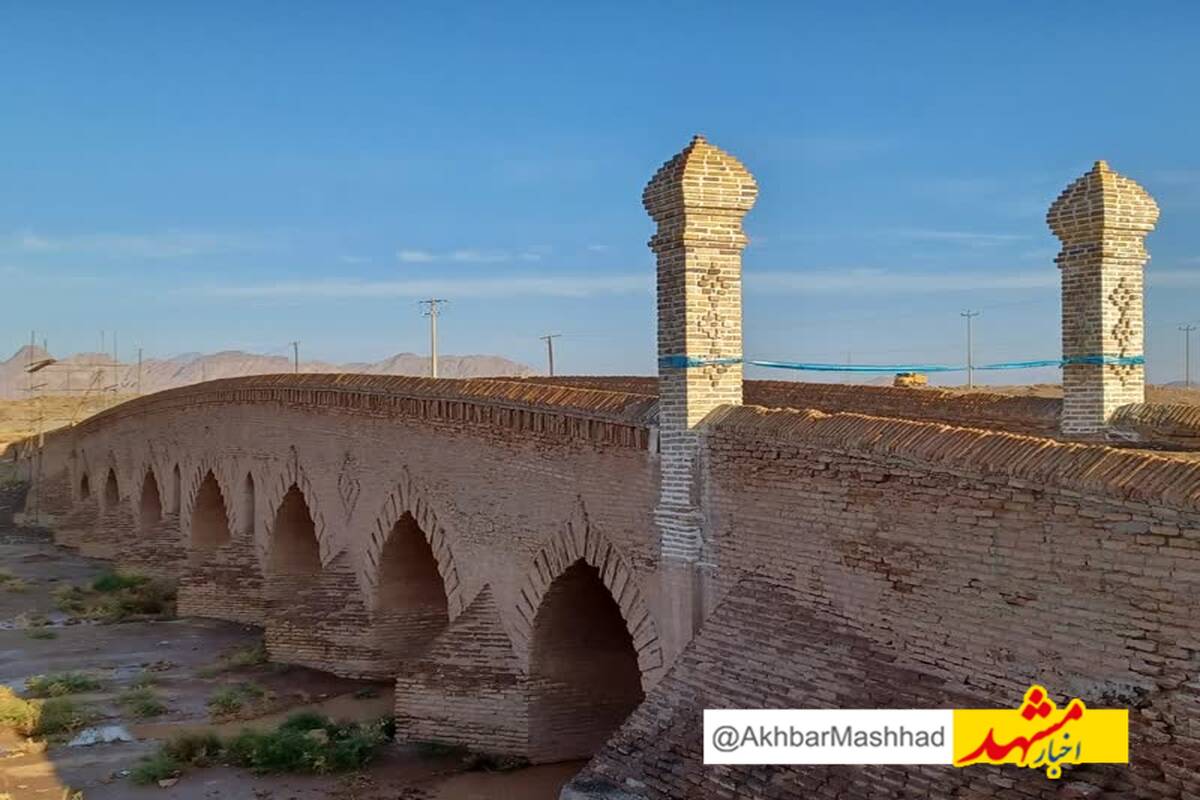 پایان عملیات احیای گلدسته‌های ضلع جنوب شرقی پل تاریخی سالار شهرستان رشتخوار
