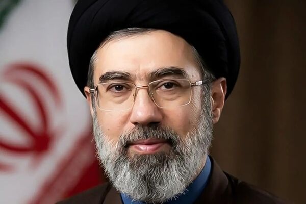 حضرت آیت الله سید مجتبی خامنه ای رهبر معظم انقلاب شدند
