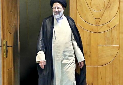 نخبگان و فعالان فرهنگی خراسان رضوی خواستار حضور آیت‌الله رئیسی در انتخابات شدند