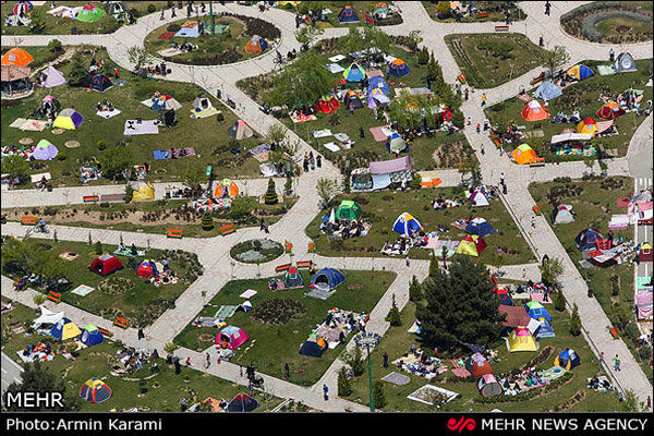 توزیع پلاستیک زباله در بوستان های شهر مشهد