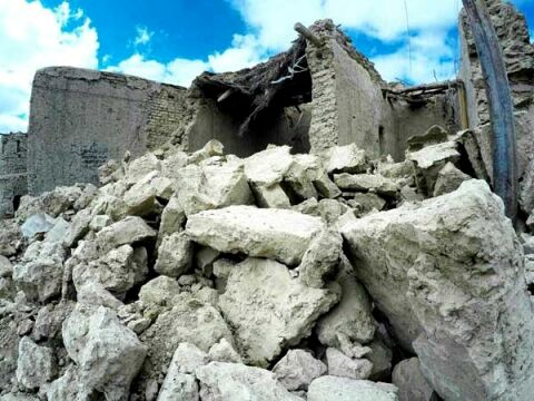 عکس های اختصاصی از وضعیت امدادرسانی به مصدومان زلزله در روستای دوقلعه