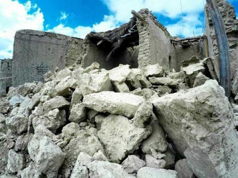 عکس های اختصاصی از وضعیت امدادرسانی به مصدومان زلزله در روستای دوقلعه