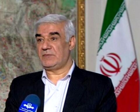 داوطلبان انتخابات به جای تخریب دیگران ، برنامه های خود را اعلام کنند