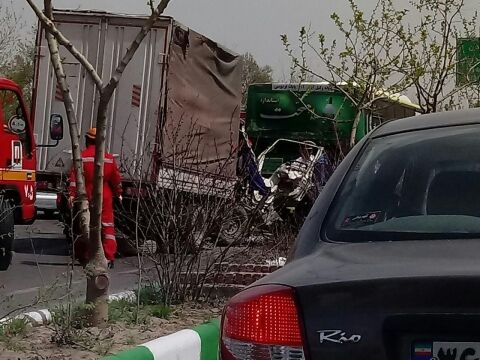 برخورد کامیونت با اتوبوس جان کودک چهارساله را گرفت