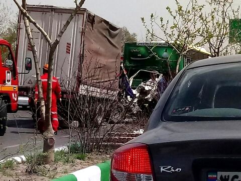 برخورد کامیونت با اتوبوس جان کودک چهارساله را گرفت