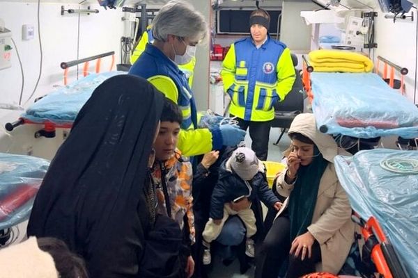 گازگرفتگی ۱۲۰ نفر در یک تالار عروسی در قدمگاه زبرخان