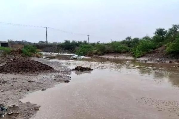 سیلاب در گرمسار؛ محور تهران-مشهد باز است