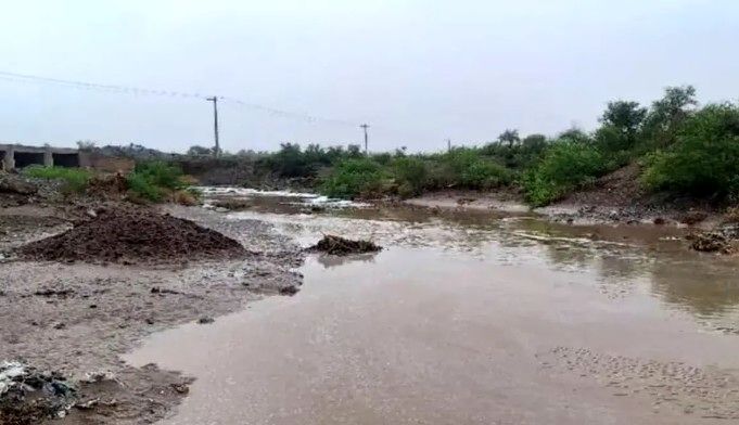 سیلاب در گرمسار؛ محور تهران-مشهد باز است
