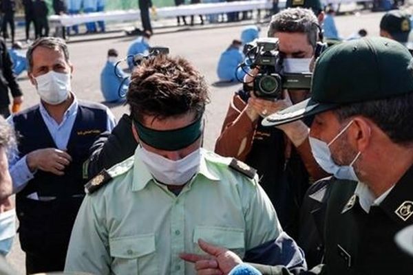 دستگیری جوان مامورنما با 6 فقره اخاذی