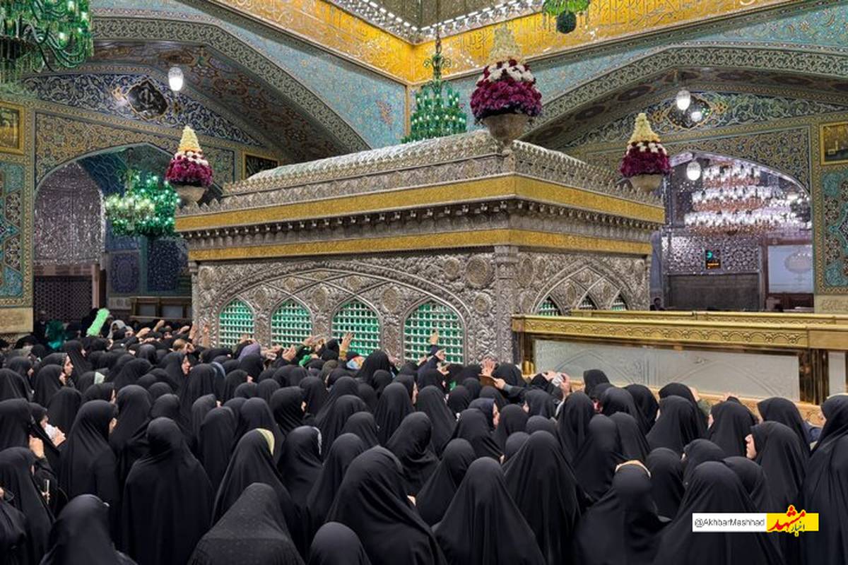 مراسم غبارروبی ضریح مطهر امام رضا (ع) با حضور بانوان برگزار شد