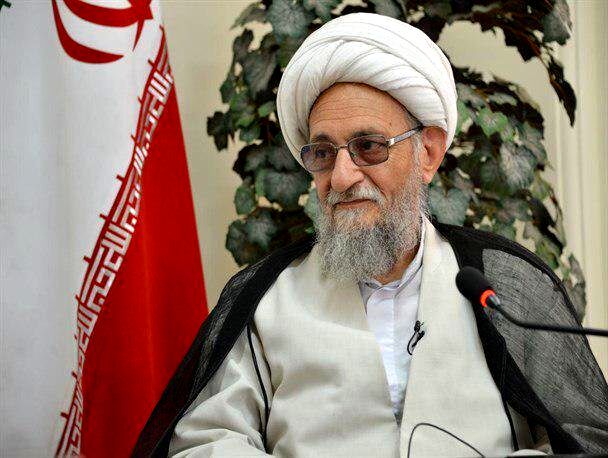 جوانان با اعتماد به خدا از تجملات پرهیز کنند