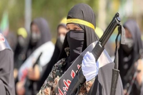 رژه نظامی بانوان بسیجی بخش رضویه مشهد همزمان با روز اربعین شهادت رهبر شهید