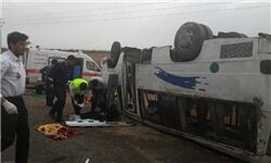 واژگونی مینی‌بوس یک کشته و 13 مصدوم به دنبال داشت